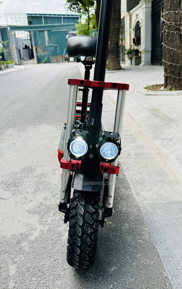 cặp đèn pha led nổi bật cá tính, hiệu quả chiếu sáng cao trên xe scooter điện sealup q22