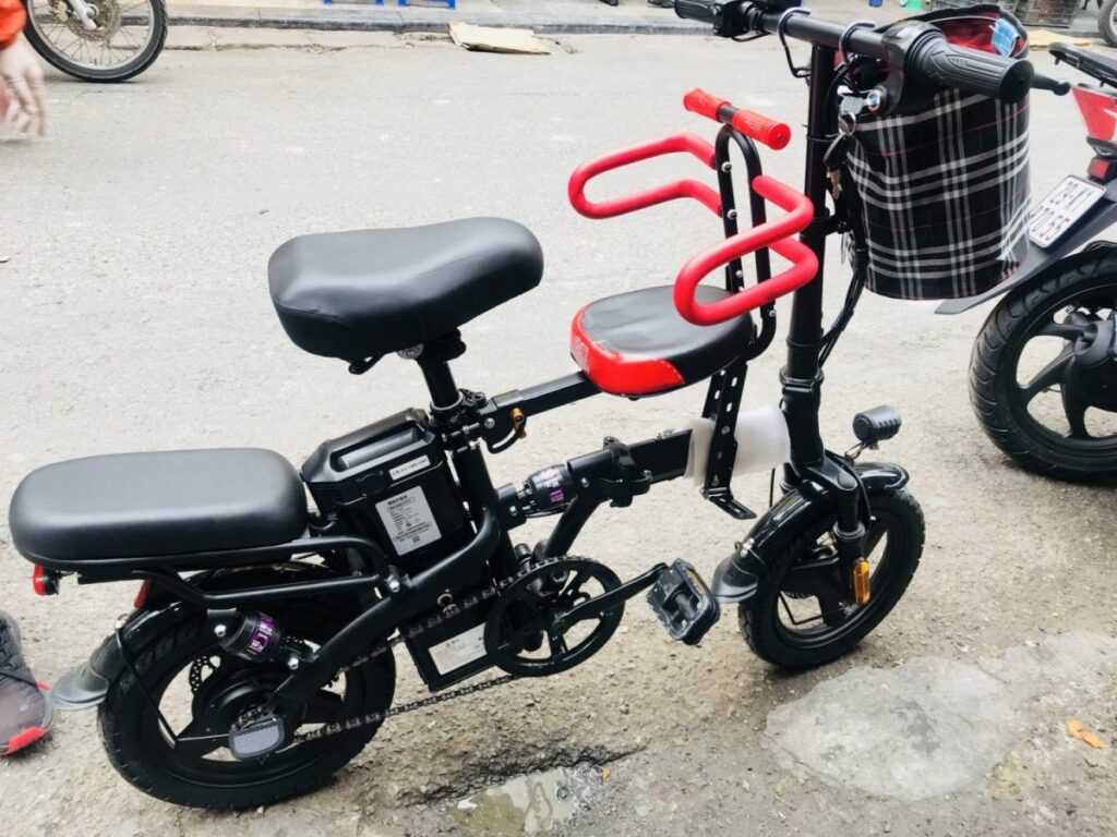 Dễ dàng lắp đặt thêm phụ kiện như giỏ xe, ghế ngồi trẻ em G Force C14 Plus