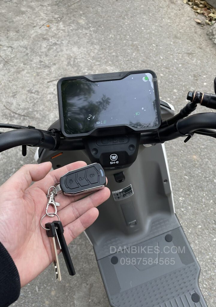 Khóa Smartkey và khóa từ trên Honda U-be
